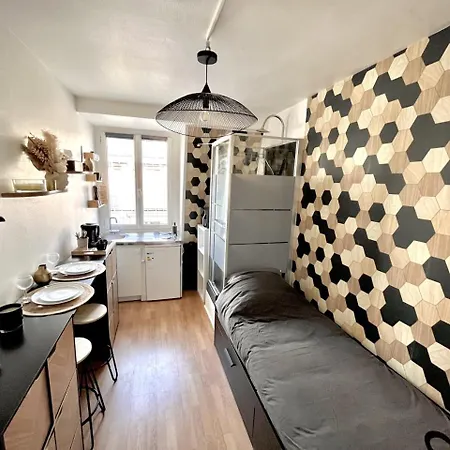 Apartment Square Lafontaine - Metro Jasmin - Paris
